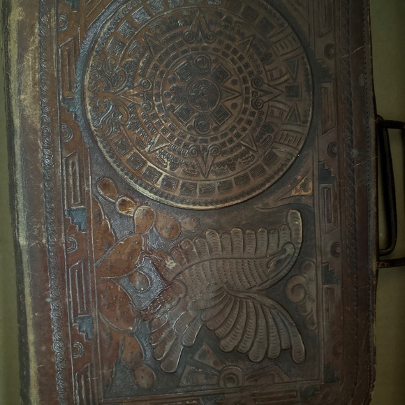 Hand tooled case. Perfect briefcase or computer case. Stunning vintage zip case - Picture 7 of 7